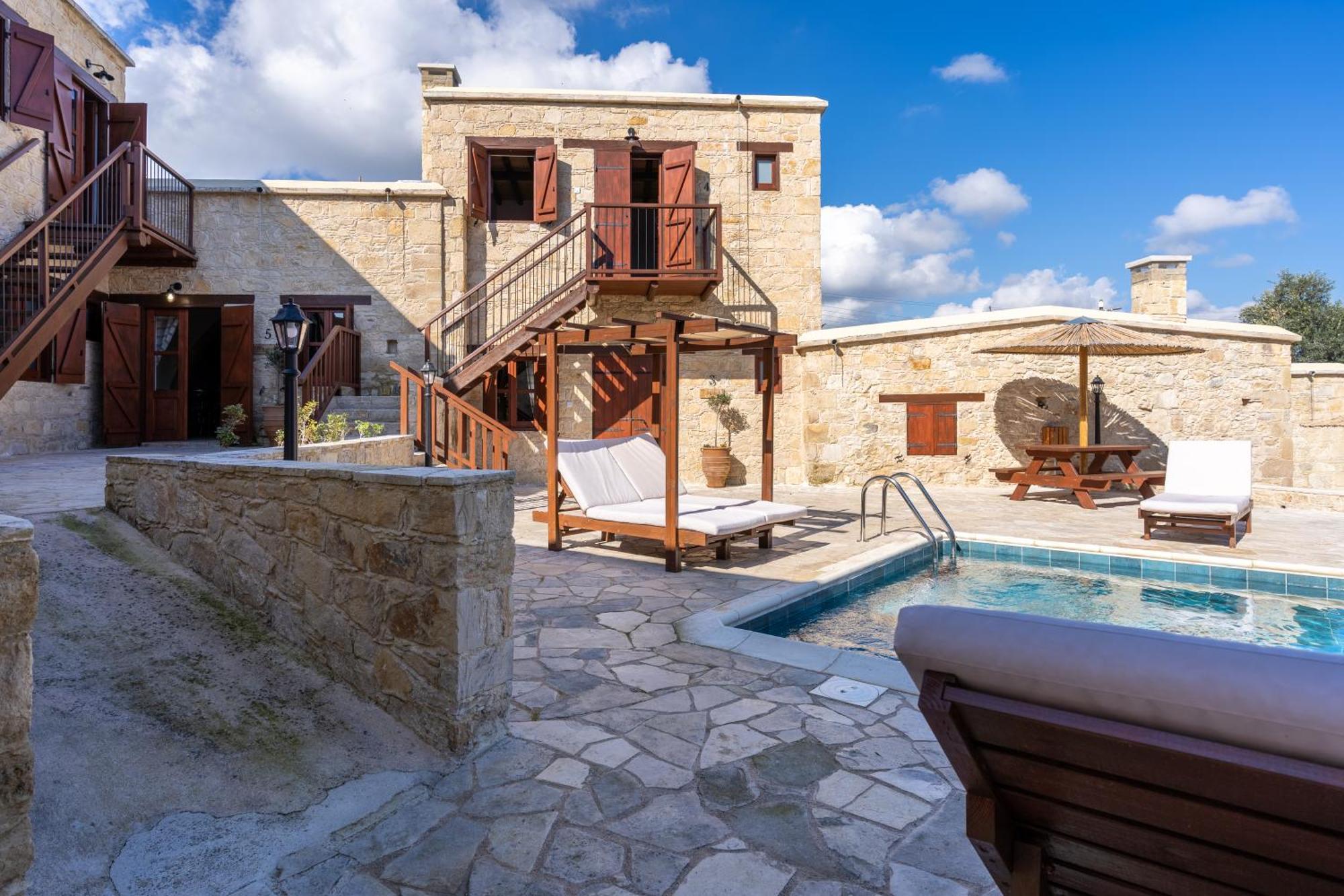 Stone Court Boutique Studios Miliou Exterior photo